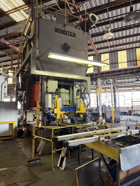 800 TON MINSTER E2-800-108-60 HEAVI-STAMPER STRAIGHT SIDE DOUBLE CRANK PRESS. STOCK #0430926
