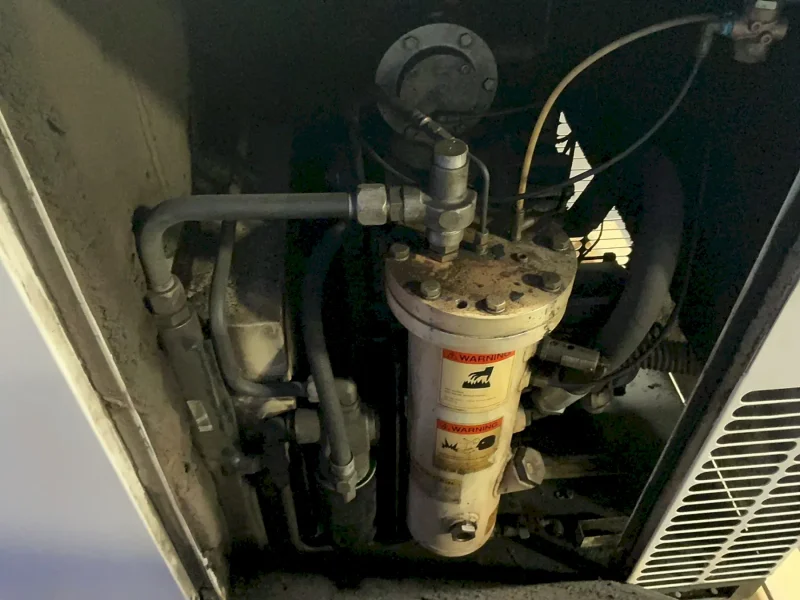 INGERSOLL RAND 25 HP ROTARY SCREW AIR COMPRESSOR   -  SSR-EP25SE