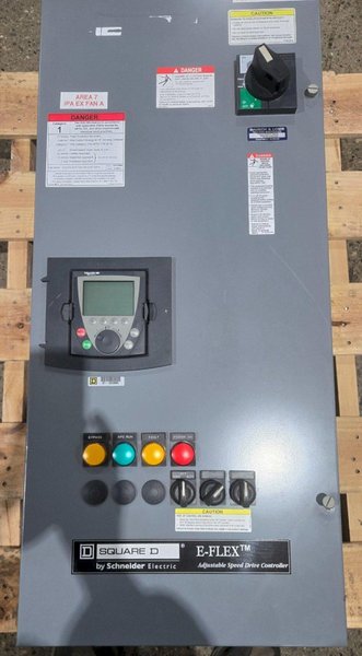 SQUARE D ALTIVAR CLASS 8839 EFDDG4VT E-FLEX VARIABLE SPEED DRIVE 460V C USED