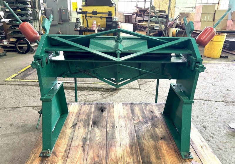 48" x 12 Ga. Tennsmith Box &amp; Pan Brake , Floor Model, Complete Set Of Fingers