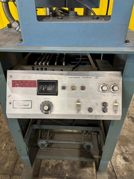 3 CU FT SIGMA SYNTRON FMC MODEL #VPF305 HOPPER &amp; BOWL FEEDER: STOCK #23083