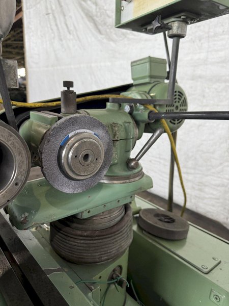 JUNGNER MASKIN US 2305 UNIVERSAL TOOL AND CUTTER GRINDER. STOCK # 0449625.