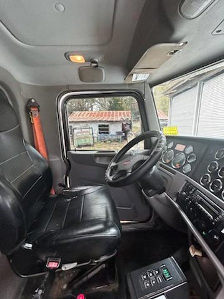 Peterbilt Dump Truck, 2011 – Paccar Engine, 226k Miles