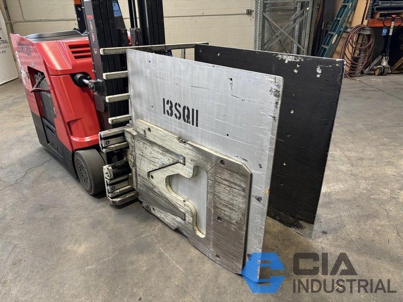 2,500 LB. CASCADE MODEL 25D-CCS-350 HYDRAULIC CARTON CLAMP ATTACHMENT