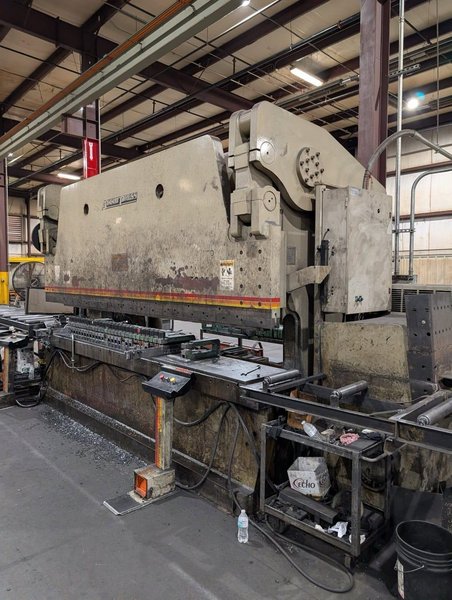 500 Ton x 14′ Accurpress 750014 CNC Press Brake, 2000 – ETS Control, Conveyor Tables Included