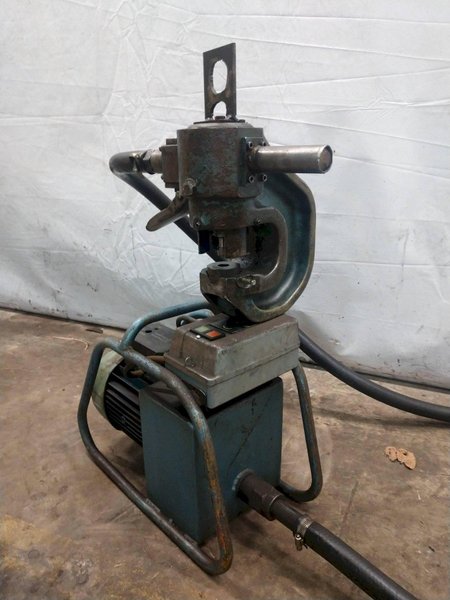 35 TON CLEVELAND PORTABLE HYDRAULIC PUNCH WITH POWER UNIT: STOCK #12521