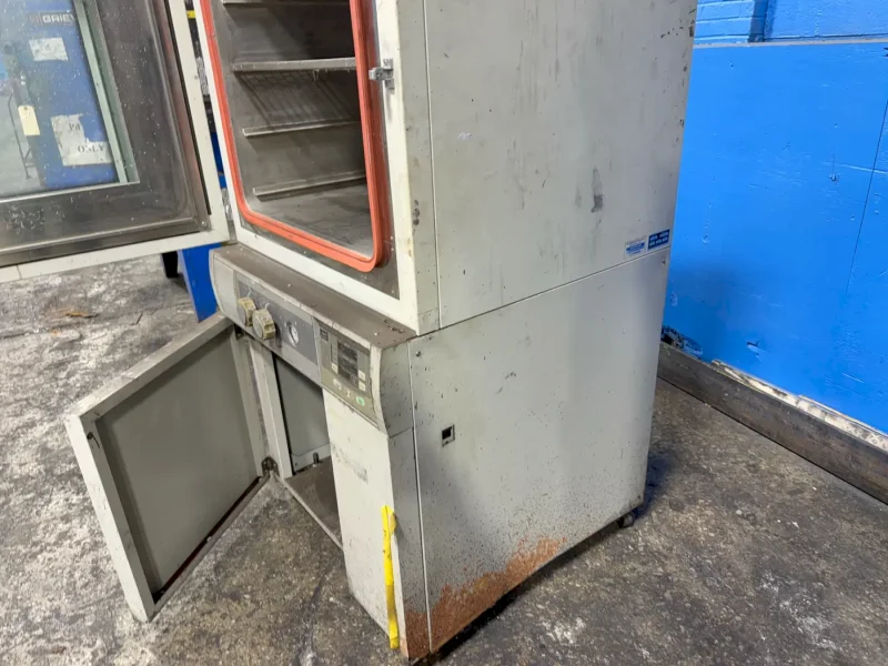 YAMATO 23”X23”X23” CHAMBER VACUUM CHAMBER   -  DP6