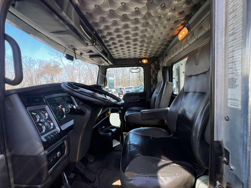 Kenworth T800 Dump Truck, 2011 – Heavy-Duty Tandem Axle