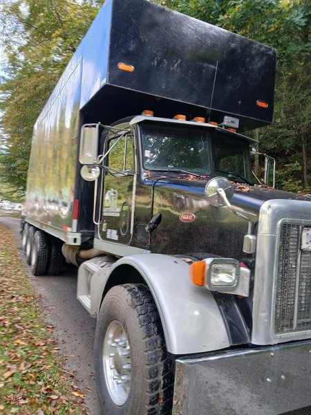 Peterbilt 357 Grapple Truck, 2001 – with Robotec Elite 910 Loader – Heavy Duty Material Handling