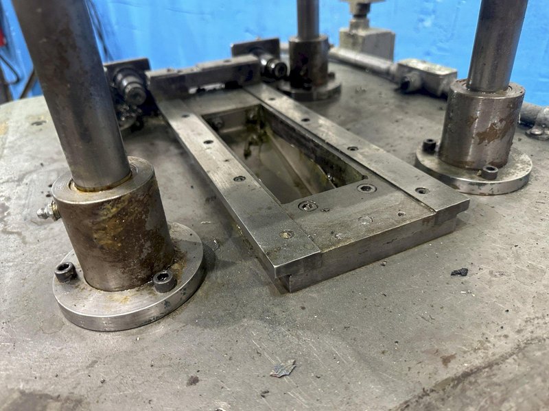 8 TON MAPLEWOOD 4 POST CUTOFF PRESS: STOCK #77508