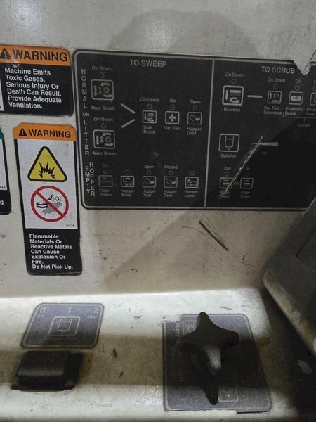 TENNANT 8410 LP FLOOR SCRUBBER USED