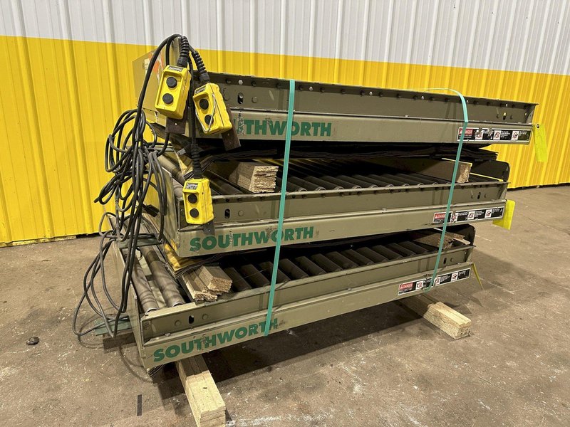 3800 LBS X 60" X 42" SOUTHWORTH HYDRAULIC SCISSOR LIFT TABLE WITH ROLLER CONVEYOR TOP, 110 VOLT: STOCK #20890