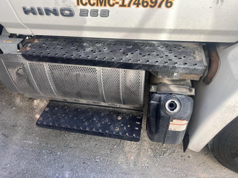 2020 Hino 268 Box Truck – 26′ Dry Van, Cummins B6.7 Diesel, Allison Automatic, Air Brake, Liftgate