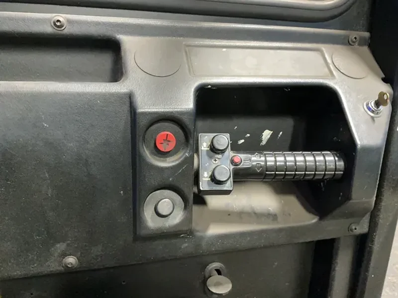 BT PRIME MOVERS 3,000 LBS STAND-UP LIFT   -  0E35