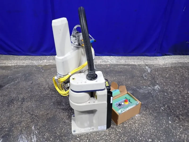OMRON ADEPT INDUSTRIAL ROBOT   -  ECOBRA 600