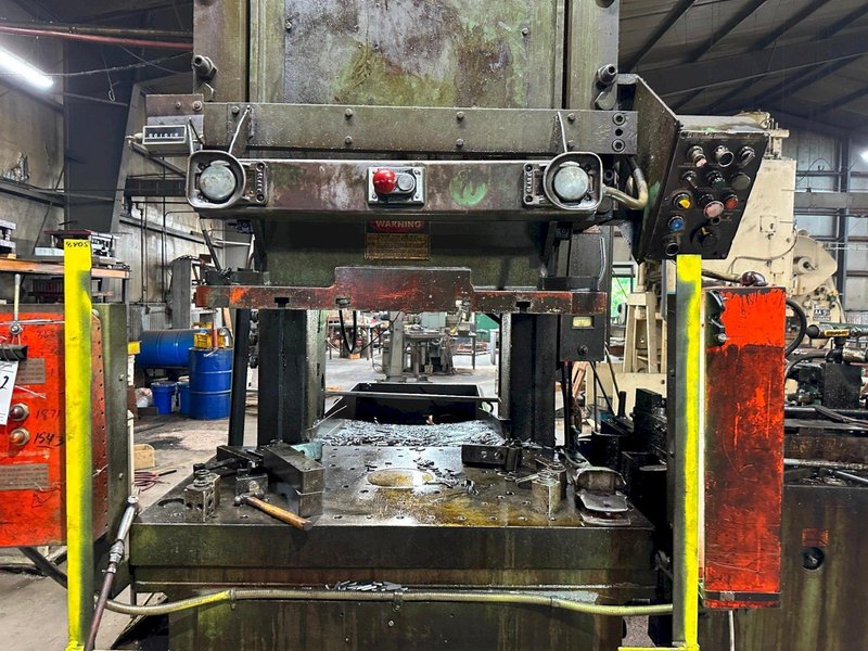 150 TON NIAGARA MODEL #E-150 OBI PUNCH PRESS 8" STROKE: YOBRO #26138