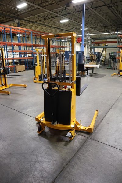 Uline H-5439 Electric Straddle Stacker Lift, 2,200# Cap, 63" Max Height, 50" Between Outriggers, 12 Volt Battery with Charger, 42" Forks- Auction Item