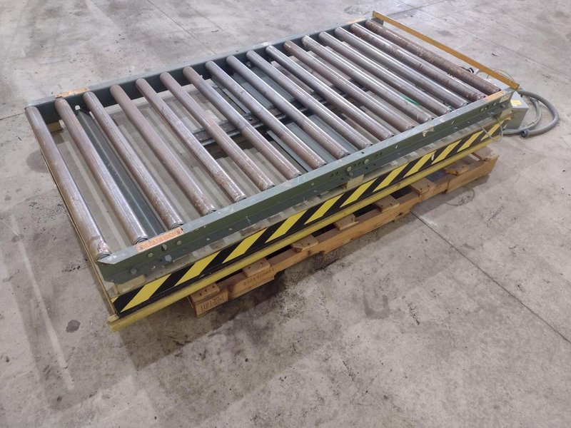 6' X 39" SOUTHWORTH HYDRAULIC ROLLER TOP LIFT TABLE: STOCK #20910
