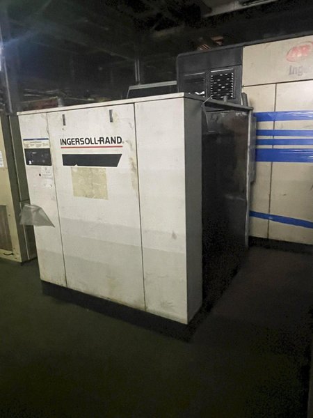 2000 Ingersoll rand model SSR-EP100 100 hp Screw type  air compressor s/n CK3512U00195, 64,812 hours  air cooled