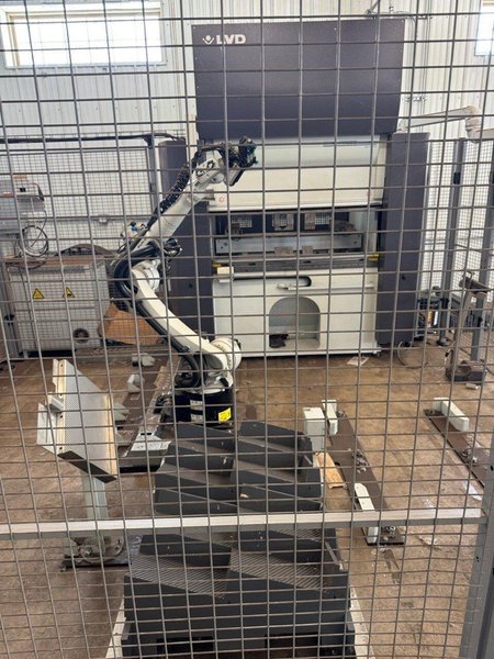 2019 LVD Dyna Cell CNC Robotic Press Brake (#5482)