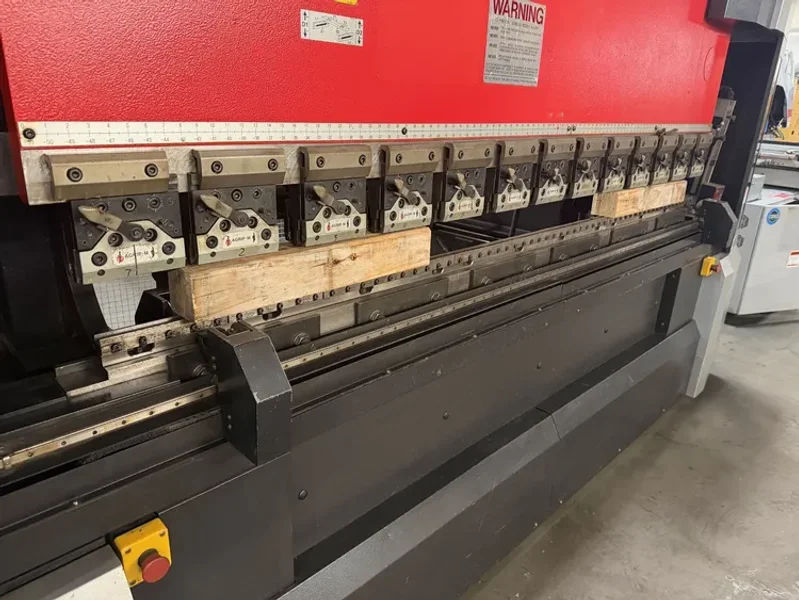 USED AMADA 89 TON X 8.5' 8-AXIS SERVO / HYDRAULIC CNC PRESS BRAKE MODEL HG-8025