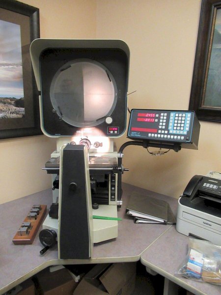 Deltronics DH214-MP 14" Optical Comparator with MPC-5 2-Axis DRO, LED Screen Angle Display, Surface &amp; Profile Illumination- Auction Item