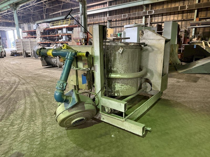 Lindberg model 61-mnp-400-g 400# gas fired motorized nose pour furnace with gas system and blower and controls