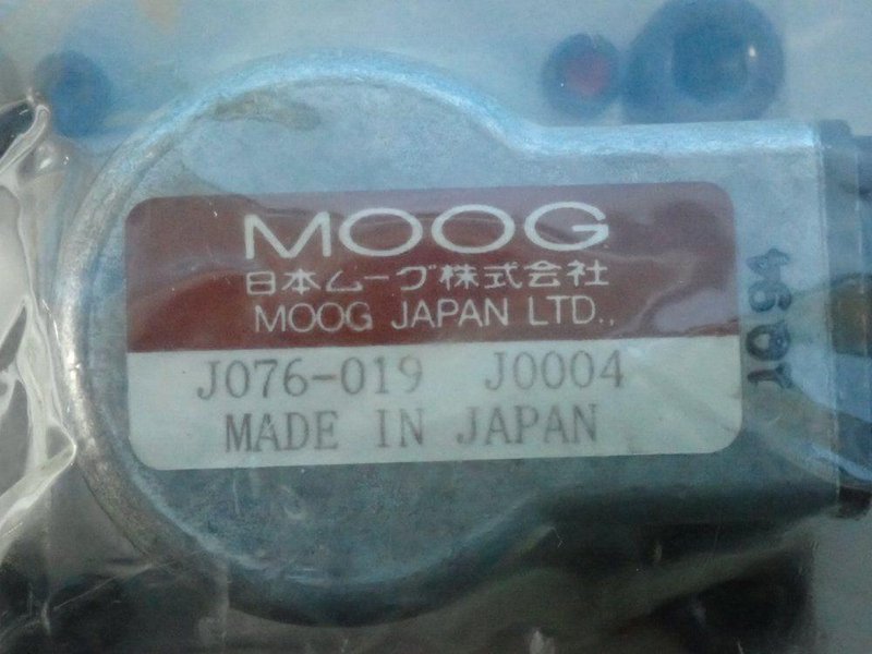 MOOG SERVO VALVE  -  J076-019