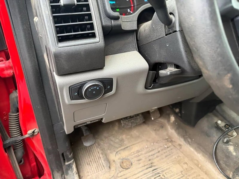 Ford F550 Flatbed Truck, 2019 – w/ Switch-N-Go Hoist