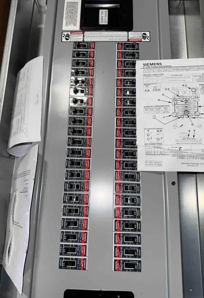 250 AMP SIEMENS CIRCUIT BREAKER PANEL WITH COVER: STOCK #23728