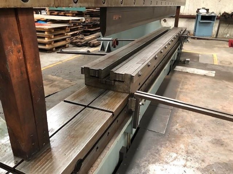 1250 TON x 24&#039; CINCINNATI MODEL 1250H HYDRAULIC PRESS BRAKE: STOCK #10682