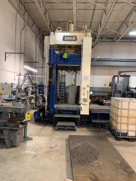 100 TON DAKE MODEL 918-527 HYDRAULIC SPOTTING PRESS. STOCK # 1261122