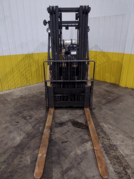 10,000 LBS CATERPILLAR MODEL #GC45KSWB FORKLIFT: YOBRO #25703