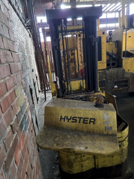 3,000 LB HYSTER R30ES LIFT TRUCK. STOCK # 0983326