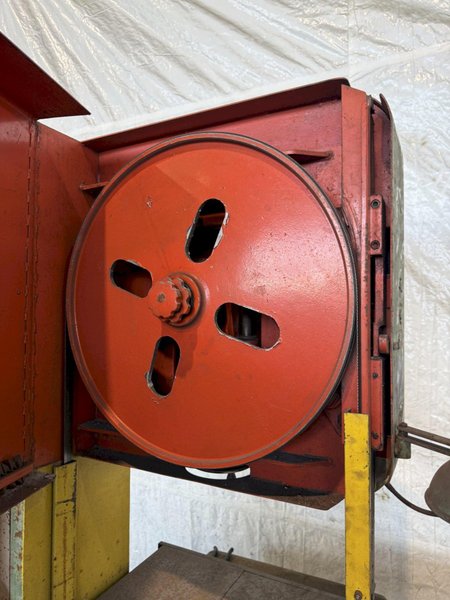 26&quot; DOALL V-26 VERTICAL BANDSAW. STOCK #1000125