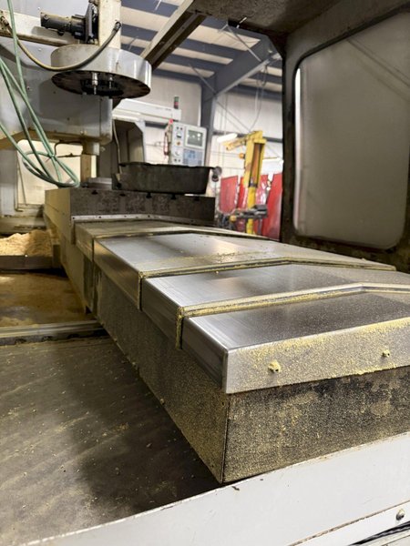 HAAS VF-10 VERTICAL MACHINING CENTER. STOCK # 0325526