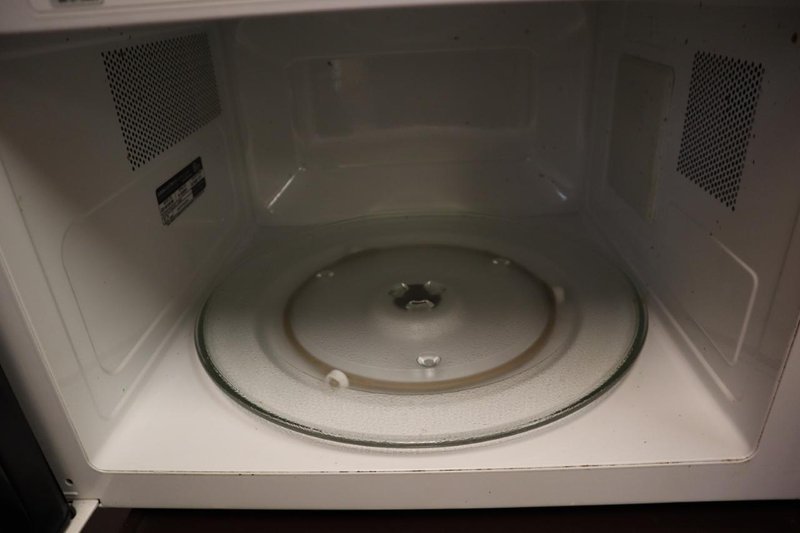 GE Sensor Microwave w Rotating Tray- Auction Item