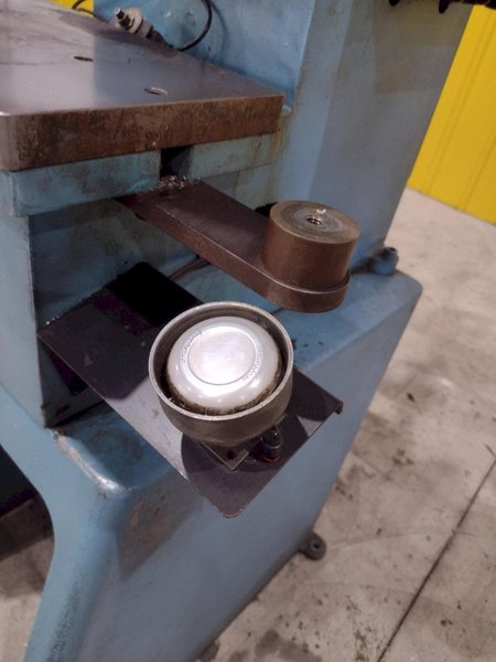 5.5 TON AIR HYDRAULICS MODEL #C-300 PNEUMATIC PRESS 6" STROKE: STOCK #20660