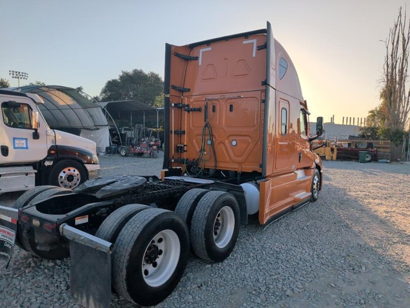 2023 Freightliner PT126SLP - Cascadia 3AKJHHDR0PSNH6290
