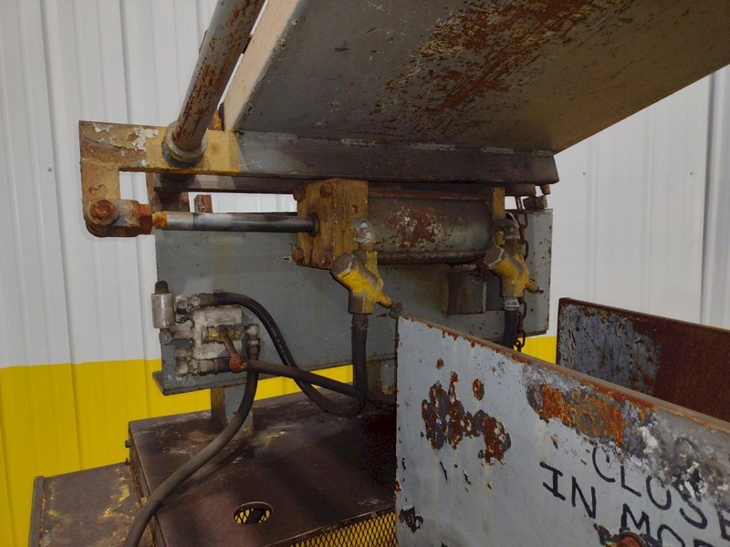 10,000 LB X 24&quot; WIDE X .187&quot; AIR FEEDS COIL CRADLE STRAIGHTENER / UNCOILER: STOCK 17042