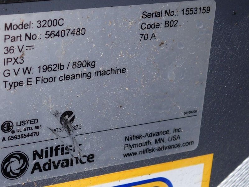 ADVANCE 40" FLOOR SCRUBBER  -  3200C
