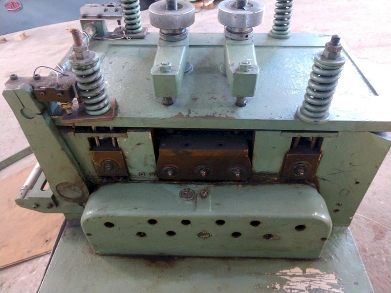 9.8" X .059" AIDA MODEL #LM-2532 9 ROLL POWERED COIL STRIP STRAIGHTENER: STOCK 14441