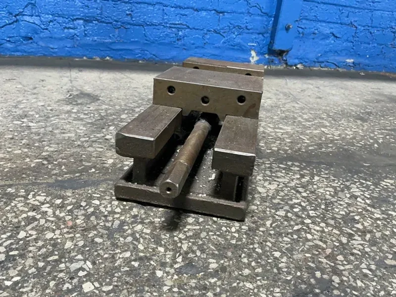 Kurt  6”  Vise - 3600v