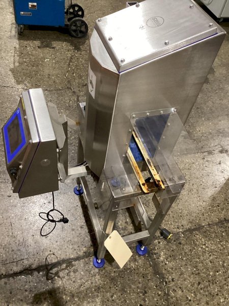LOMA SYSTEMS IQ4 METAL DETECTOR CHECKWEIGHER COMBO SYSTEM USED