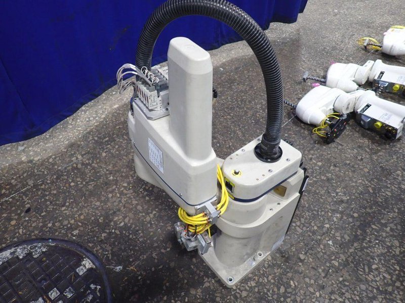 OMRON ADEPT INDUSTRIAL ROBOT   -  ECOBRA 600