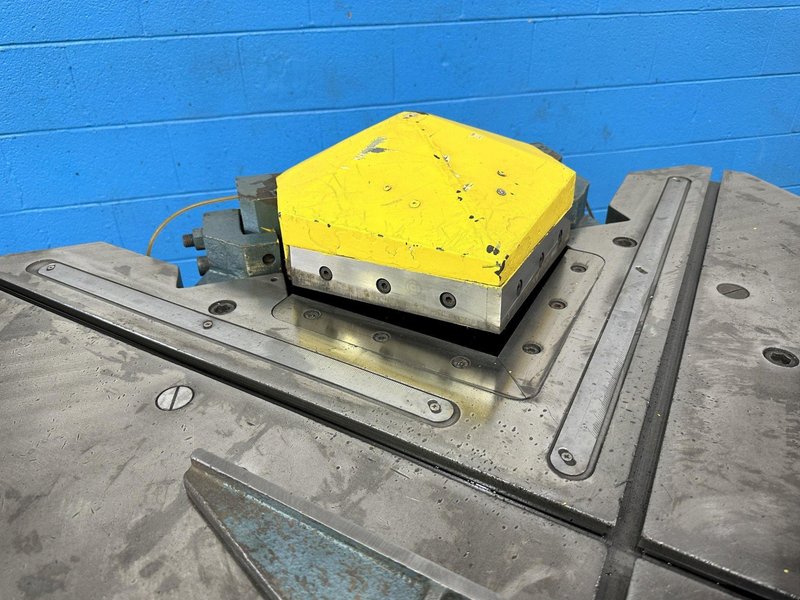8-5/8&quot; x 8-5/8&quot; AMADA CS-220 HYDRAULIC NOTCHER: STOCK #77213