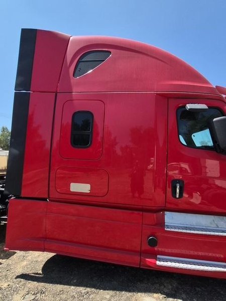 Freightliner Cascadia Sleeper Semi, 2019 – Tandem Axle Class 8 Tractor