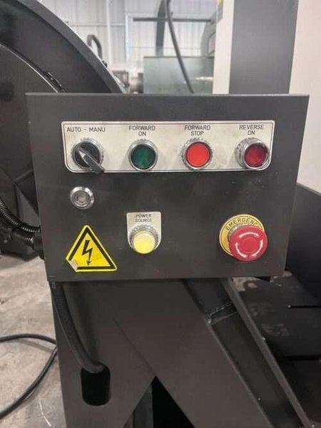 Hyundai Wia F400 CNC Vertical Machining Center – Mill