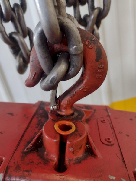 300 LB DAYTON MODEL #4Z358B ELECTRIC CHAIN HOIST, SINGLE PHASE 115V: STOCK 18547