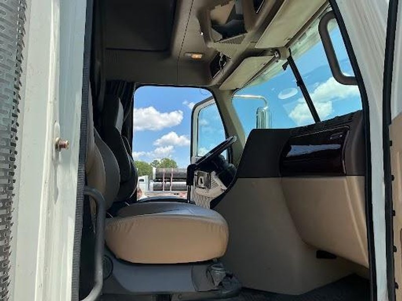 Freightliner Coronado Glider Truck – Detroit Series 60 12.7L, 500HP, 70″ Sleeper, Air Ride, 2017